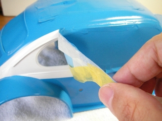 ワーゲンオフローダー　フレンチブルーの塗装　マスキングテープを剥がす