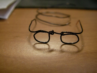 デューンバギー ドライバーフィギュア キット エナメル線で作ったメガネ