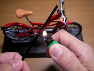 1/10 サイクルキャリアの製作 ABS樹脂棒をライターで炙る