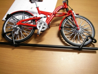 1/10 サイクルキャリアの製作 ABS樹脂棒で作った車輪止め　幅チェック
