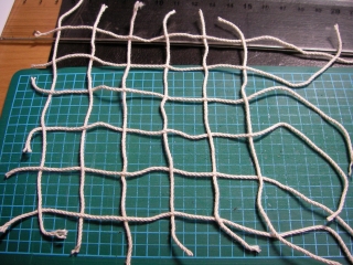 1/10 ルーフネットの製作　凧糸で編む