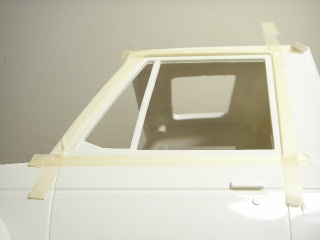 タミヤ 三菱パジェロウイリー　窓枠の塗装　マスキング