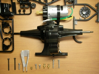 三菱パジェロウイリー　１０．モーターの取り付けの部品